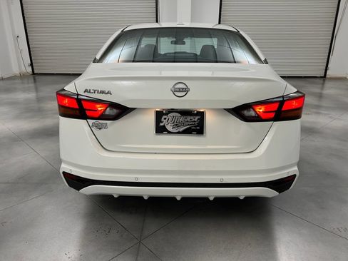 Used 2025 Nissan Altima 2.5 SV FWD image 8