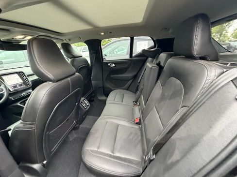 Used 2025 Volvo XC40 B5 Plus AWD/4WD image 5