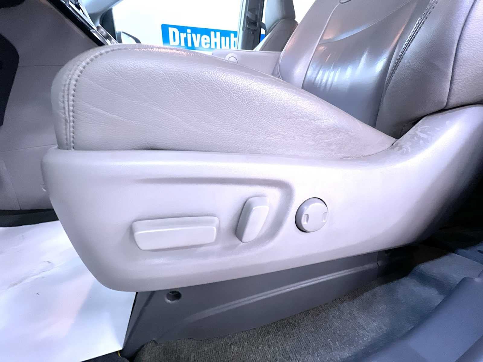 Used 2015 Toyota Sienna XLE FWD image 13