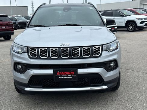 Used 2025 Jeep Compass Limited AWD/4WD image 3