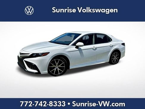 Used 2023 Toyota Camry SE image 1