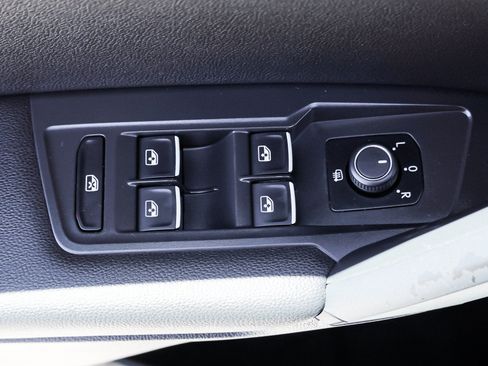 Used 2019 Volkswagen Tiguan SE AWD/4WD image 20
