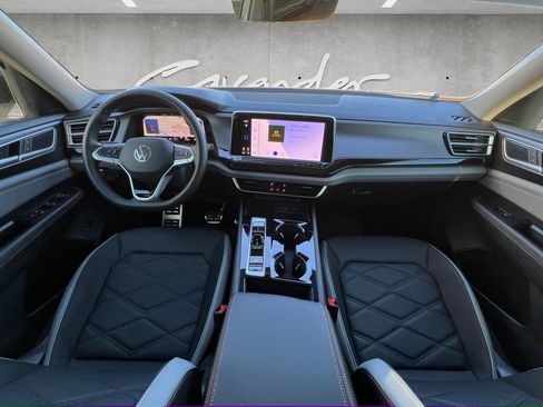 Used 2024 Volkswagen Atlas Peak Edition SEL image 20