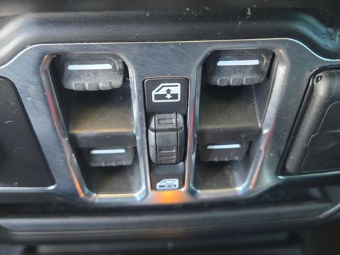 Used 2022 Jeep Wrangler Unlimited Sport AWD/4WD image 23