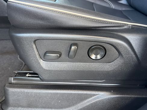 Used 2023 Chevrolet Suburban Premier image 14