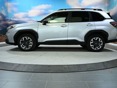 Used 2025 Subaru Forester Premium AWD/4WD image 5