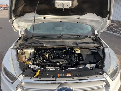 Used 2019 Ford Escape SE image 25