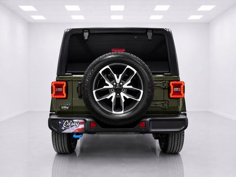 Used 2024 Jeep Wrangler Unlimited w/ Convenience Group AWD/4WD image 8