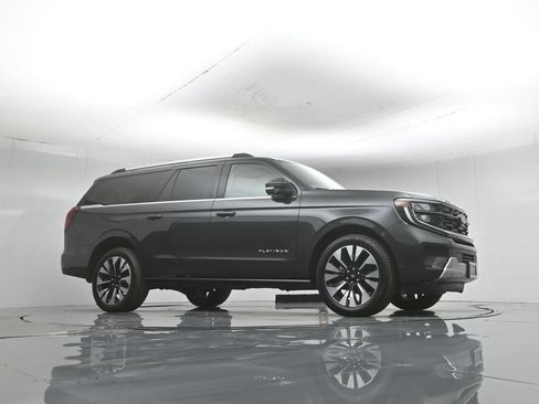 Certified 2025 Ford Expedition Max Platinum w/ Driver's Package AWD/4WD image 4