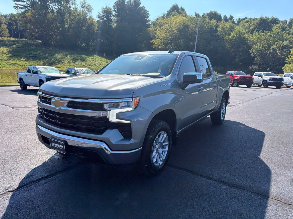 Used 2023 Chevrolet Silverado 1500 LT AWD/4WD image 4