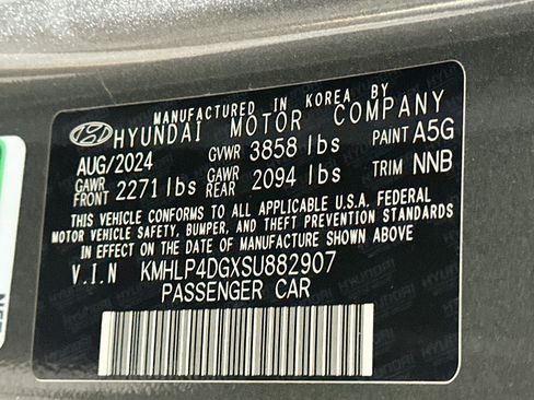 Used 2025 Hyundai Elantra Limited FWD image 12