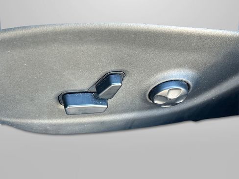 Used 2019 Jeep Cherokee Latitude Plus image 31