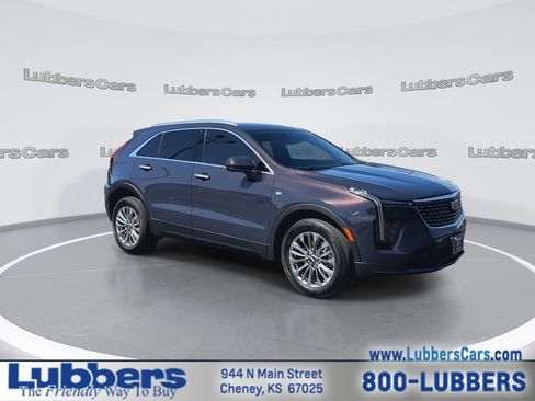 Used 2025 Cadillac XT4 Premium Luxury FWD image 2