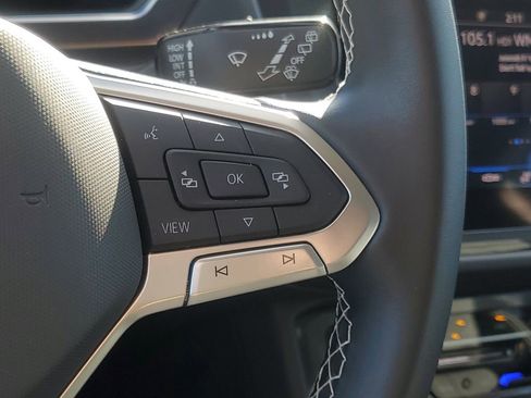 Used 2022 Volkswagen Tiguan SE image 18