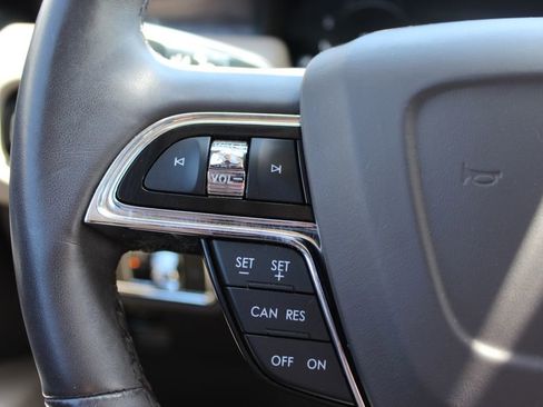 Used 2023 Lincoln Nautilus Reserve AWD/4WD image 11