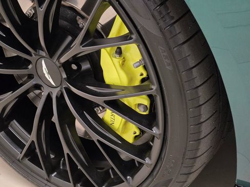 Used 2023 Aston Martin V8 Vantage Coupe RWD image 14
