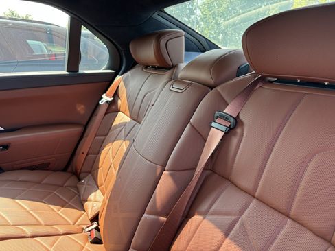 Certified 2023 BMW 760i xDrive w/ Luxury Rear Seating Package AWD/4WD image 32