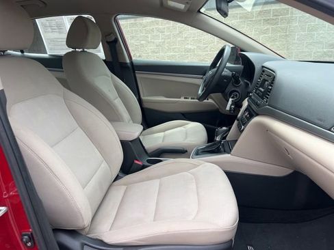 Used 2017 Hyundai Elantra SE FWD image 11