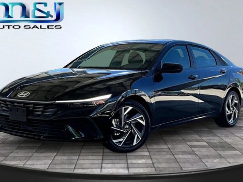 Used 2025 Hyundai Elantra SEL FWD image 1