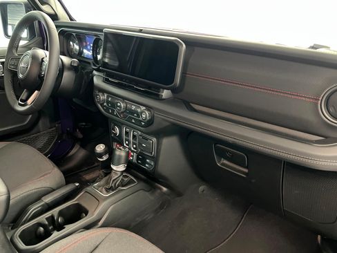 Certified 2026 Jeep Wrangler Rubicon AWD/4WD image 20