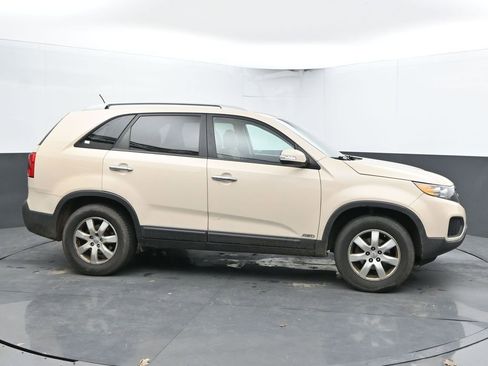 Used 2012 Kia Sorento LX w/ Third Row Pkg AWD/4WD image 11
