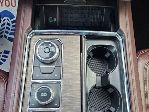 Used 2023 Ford Expedition Limited image 12