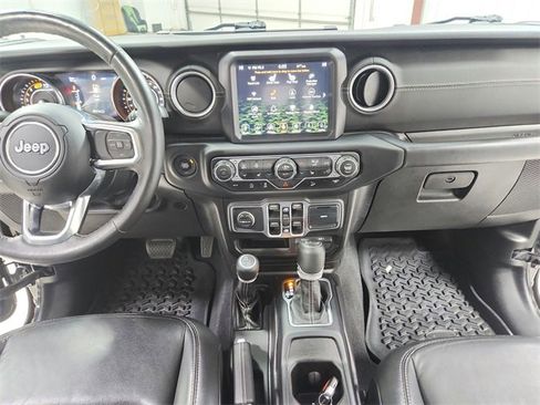 Used 2018 Jeep Wrangler Unlimited Sahara image 23