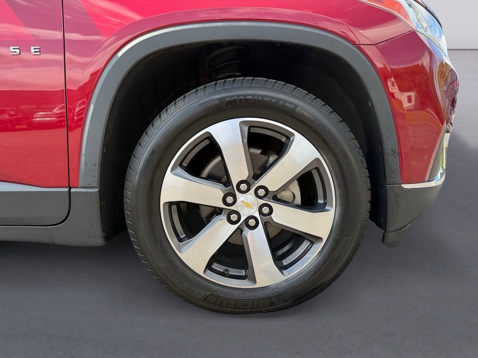 Used 2018 Chevrolet Traverse LT w/ LPO, Floor Liner Package FWD image 9