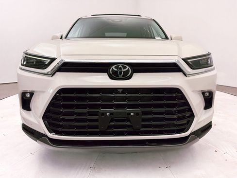 Used 2024 Toyota Grand Highlander AWD image 13
