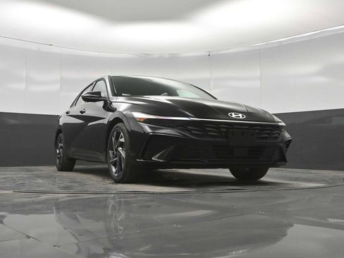 New 2026 Hyundai Elantra Limited FWD image 34