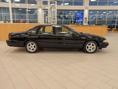 Used 1996 Chevrolet Impala SS image 3