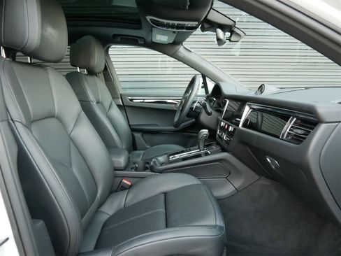 Certified 2025 Porsche Macan image 26