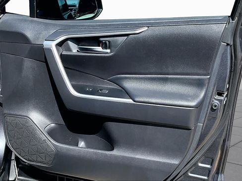 Used 2019 Toyota RAV4 XLE Premium FWD image 23