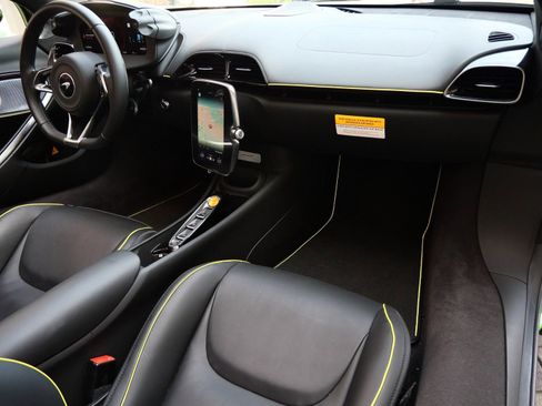 Used 2025 McLaren Artura Spider image 10