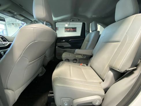 Used 2015 Toyota Highlander Limited image 15