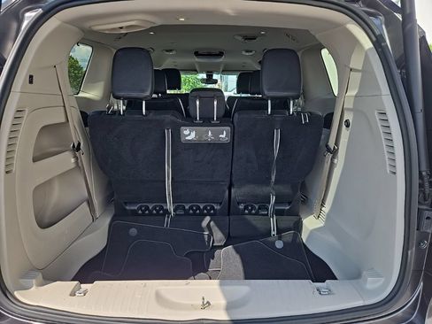 Used 2019 Chrysler Pacifica Touring-L FWD image 13