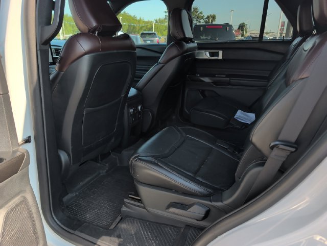 Used 2020 Ford Explorer Platinum w/ Premium Technology Package AWD/4WD image 9