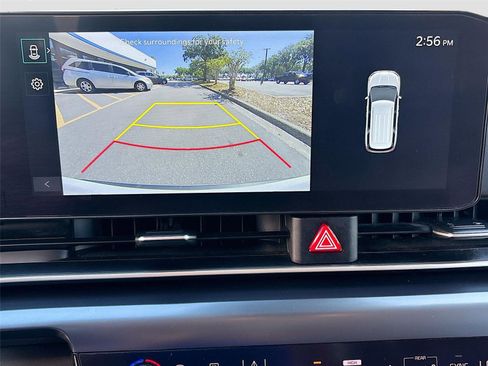 Used 2025 Kia Carnival FWD image 15