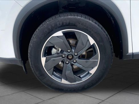Used 2024 Nissan Rogue SV AWD/4WD image 10