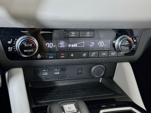 Used 2025 Mitsubishi Outlander SEL image 16