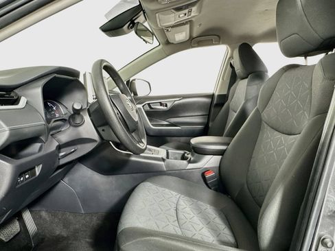 Used 2025 Toyota RAV4 XLE FWD image 10