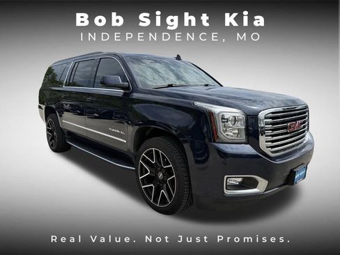Used 2017 GMC Yukon XL SLT w/ Premium Edition AWD/4WD image 15