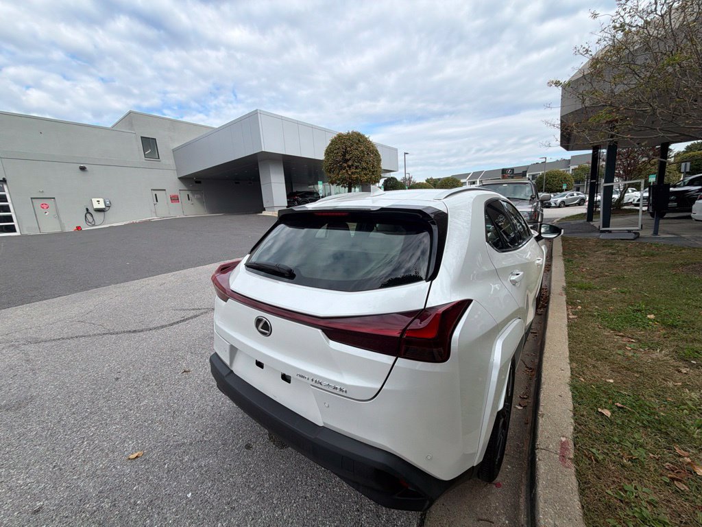 Used 2024 Lexus UX 250h AWD w/ Premium Package image 5