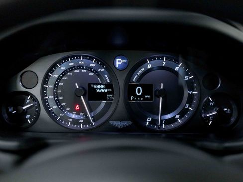 Used 2016 Aston Martin Vanquish Coupe image 47