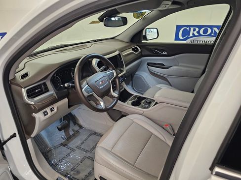 Used 2023 GMC Acadia SLT AWD/4WD image 3