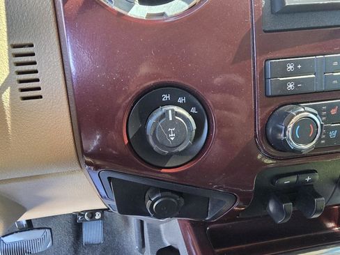 Used 2011 Ford F250 Lariat w/ Lariat Interior Pkg image 21