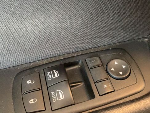 Used 2015 Dodge Challenger SXT w/ Driver Convenience Group RWD image 18