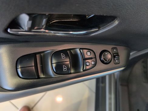 Used 2020 Nissan Kicks SR w/ SR Premium Package image 9