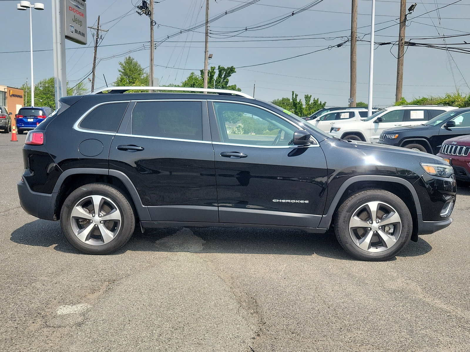 Used 2020 Jeep Cherokee Limited AWD/4WD image 7