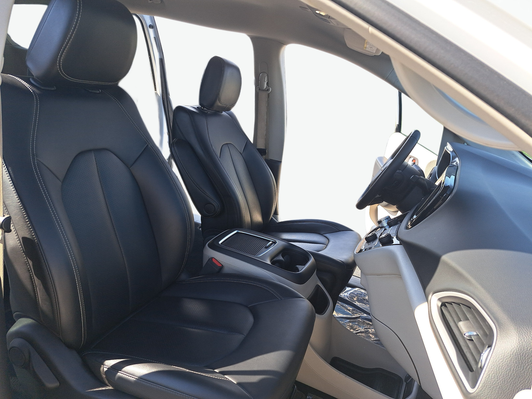 Certified 2024 Chrysler Pacifica Touring-L FWD image 11